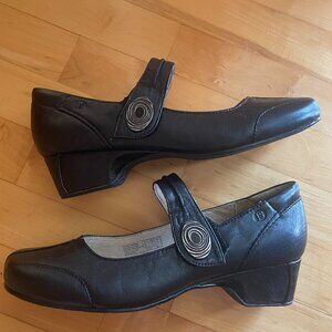 Black Leather Mary Jane Block Heel Shoe